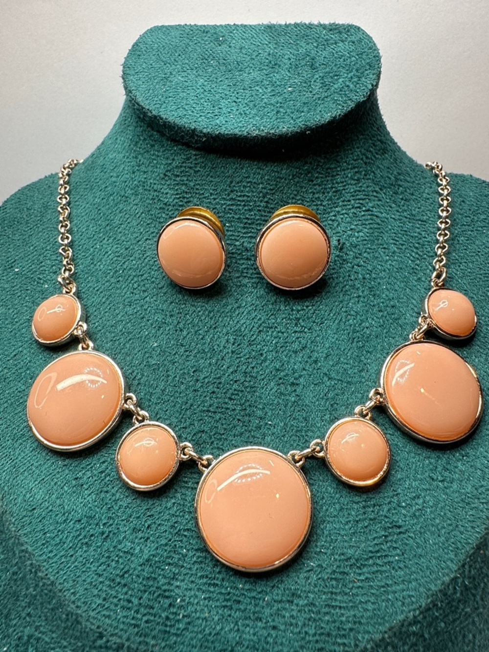 Liz Claiborne Peach Statement Necklace and Post Earrings Set Gold Tone